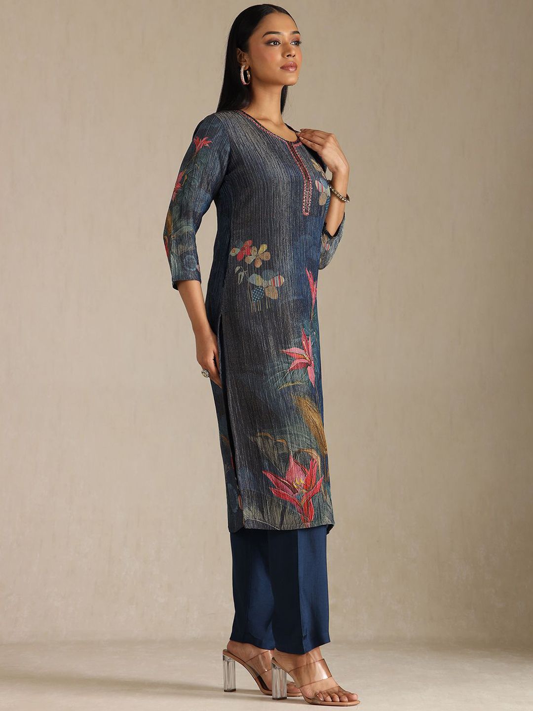 Dhiyona SO Women's Women Floral Printed Beads and Stones Kurta with Trousers