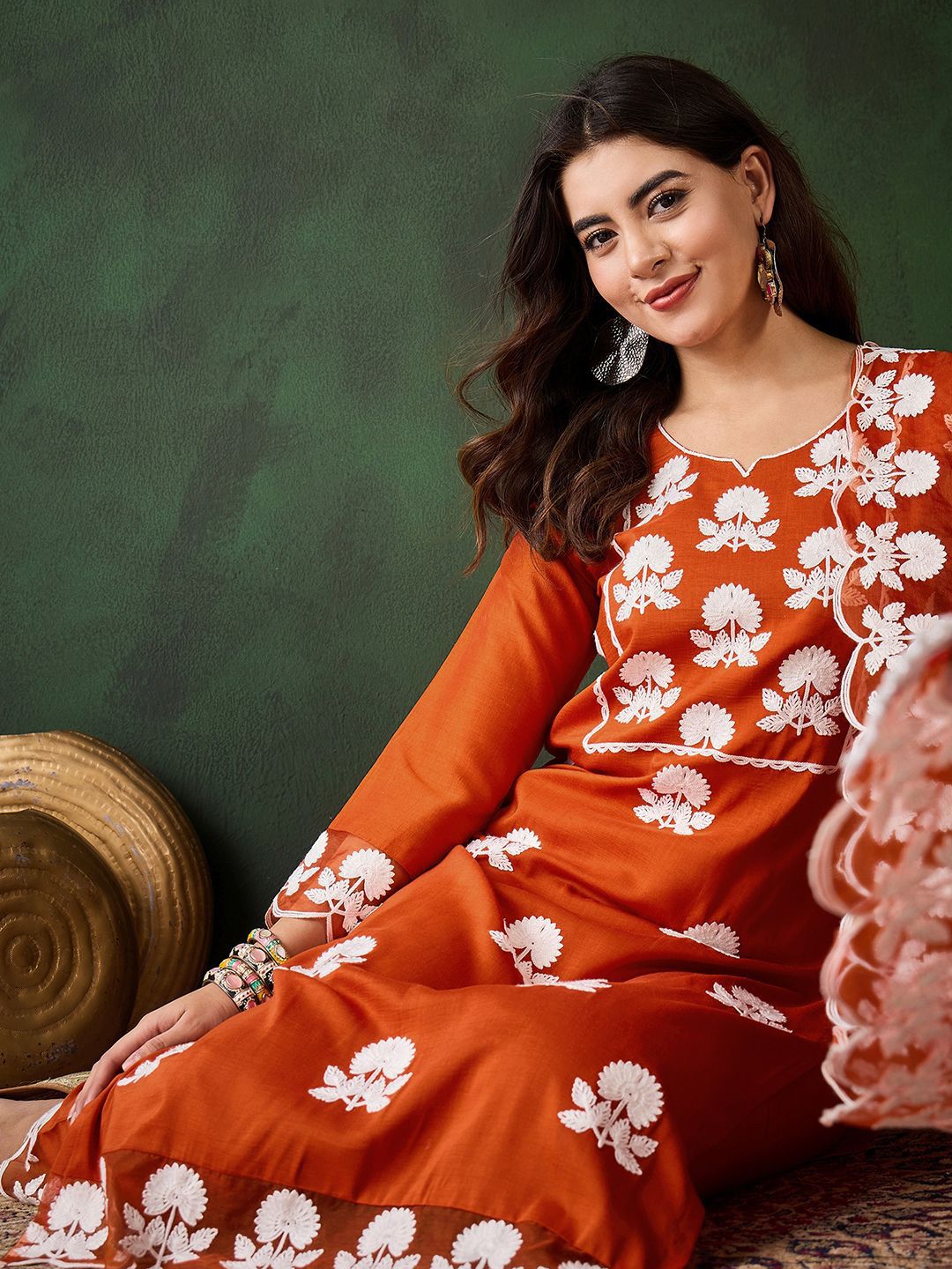 Dhiyona SN Women's Embroidered Thread Work Notch Neck Straight Kurta & Trousers With Dupatta