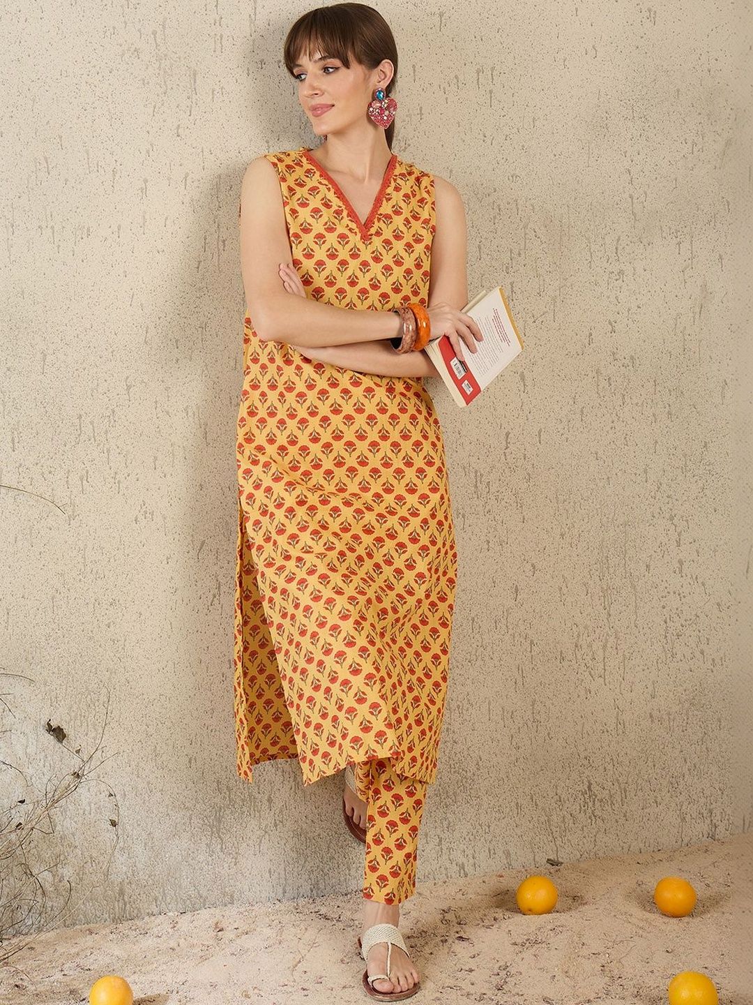 Women Floral Printed Regular Pure Cotton Kurta with Trousers