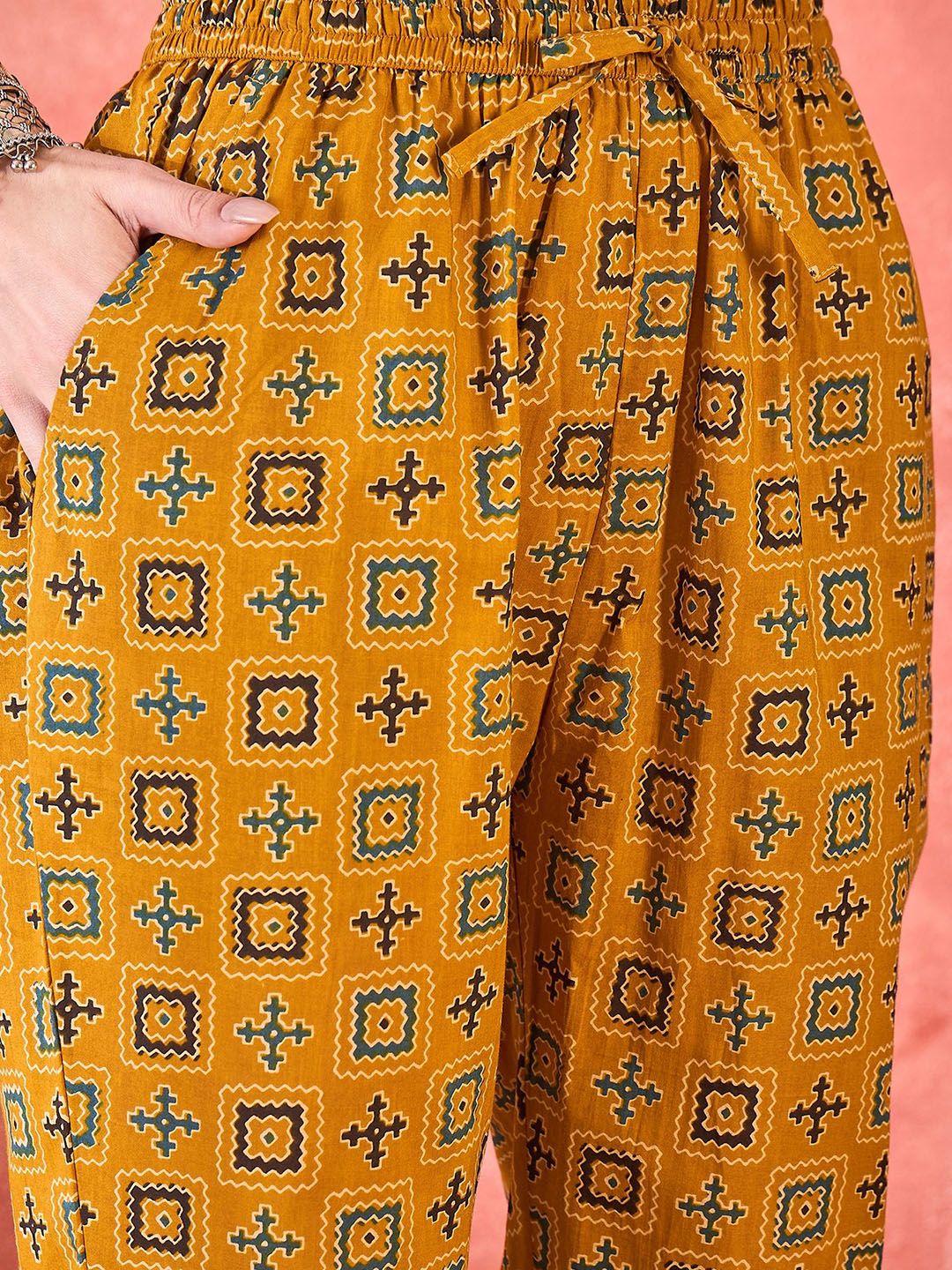 Dhiyona SN Women's Floral Printed Notch Neck Beads and Stones Pure Cotton Kurta & Trousers & Dupatta