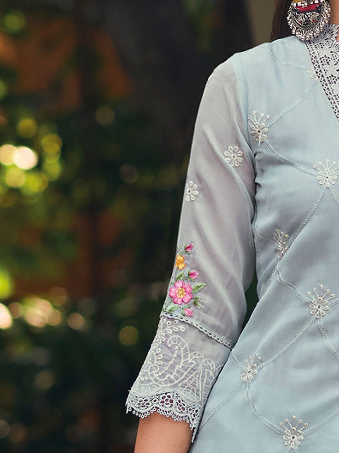 Women Floral Embroidered Regular Thread Work Kurta with Trousers & With Dupatta