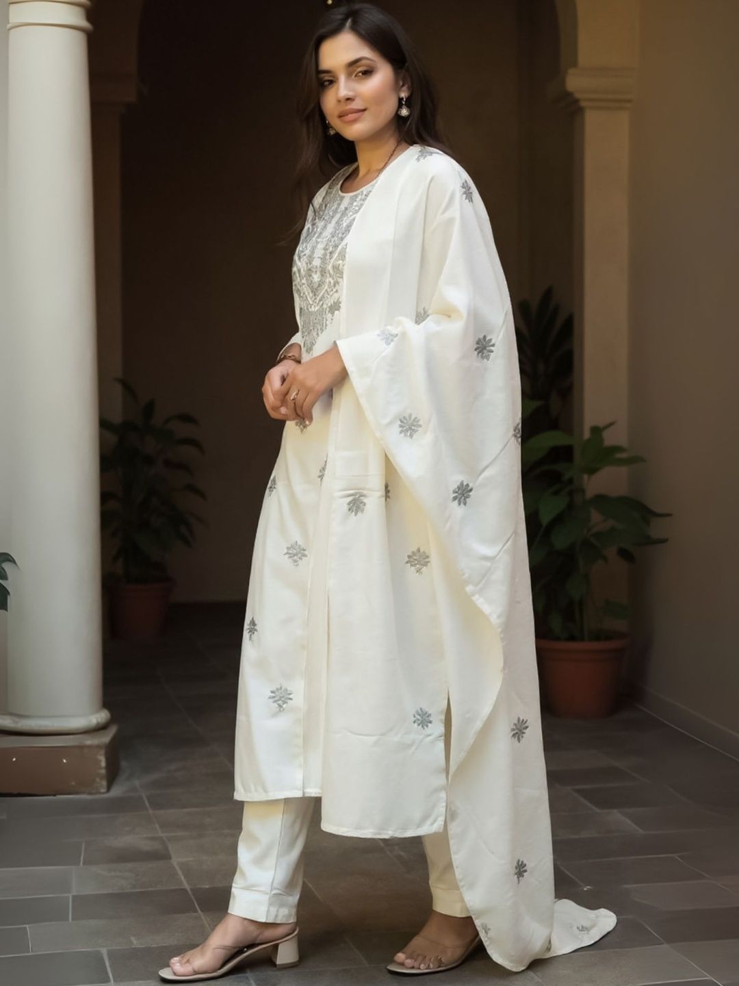 Floral Embroidered Thread Work Pure Cotton Kurta With Trousers & Dupatta