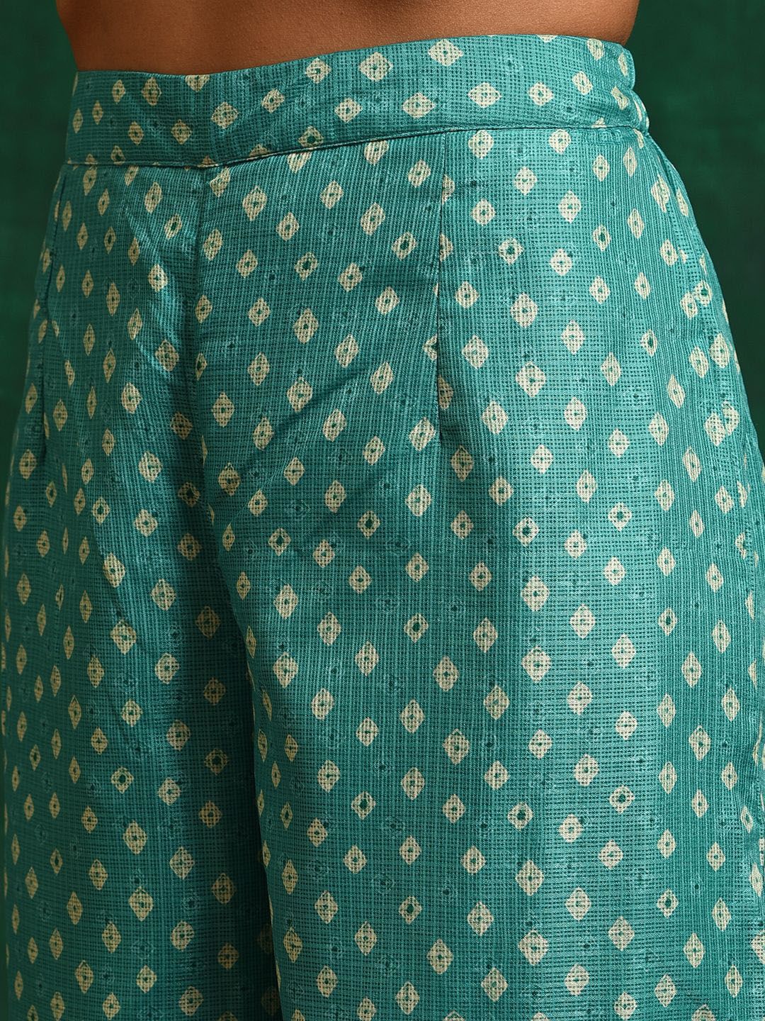 Dhiyona SN Women's Green Bandhani Printed Flared Sleeves Straight Kurta With Palazzo & Dupatta