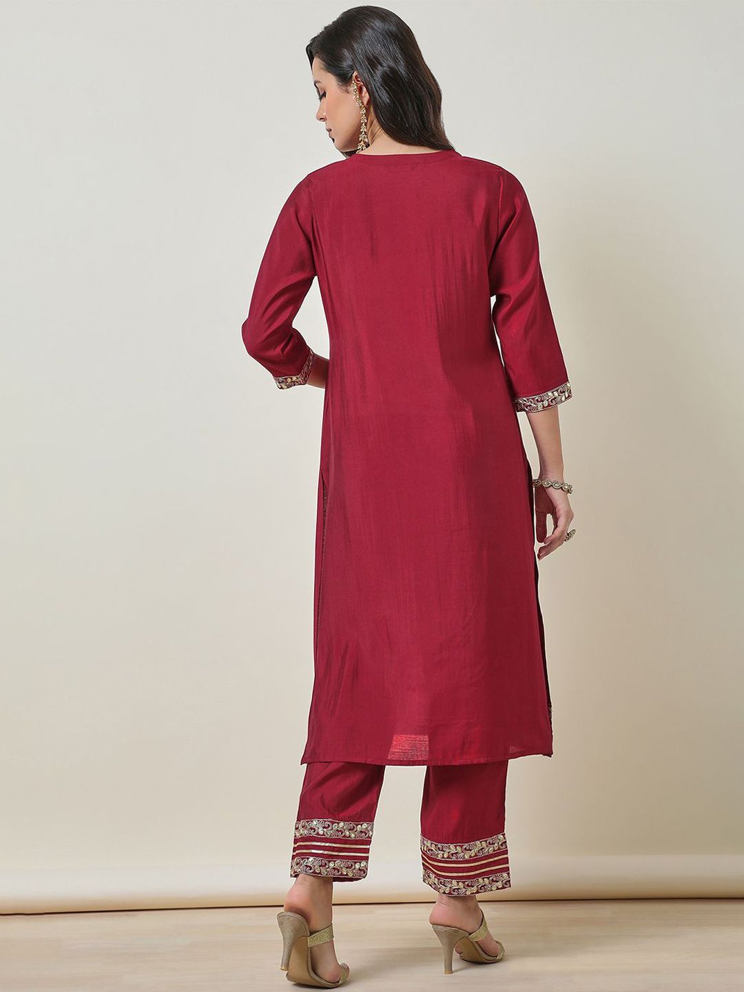 Dhiyona SO Women's Floral Embroidered Gotta Patti Straight Kurta With Trouser