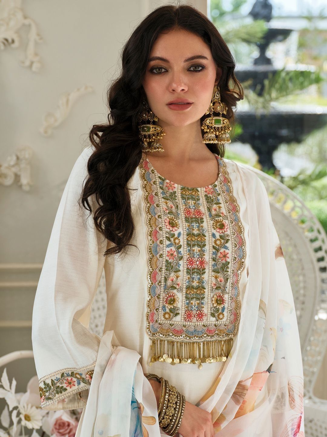 Floral Embroidered Regular Thread Work Kurta With Trouser & Dupatta