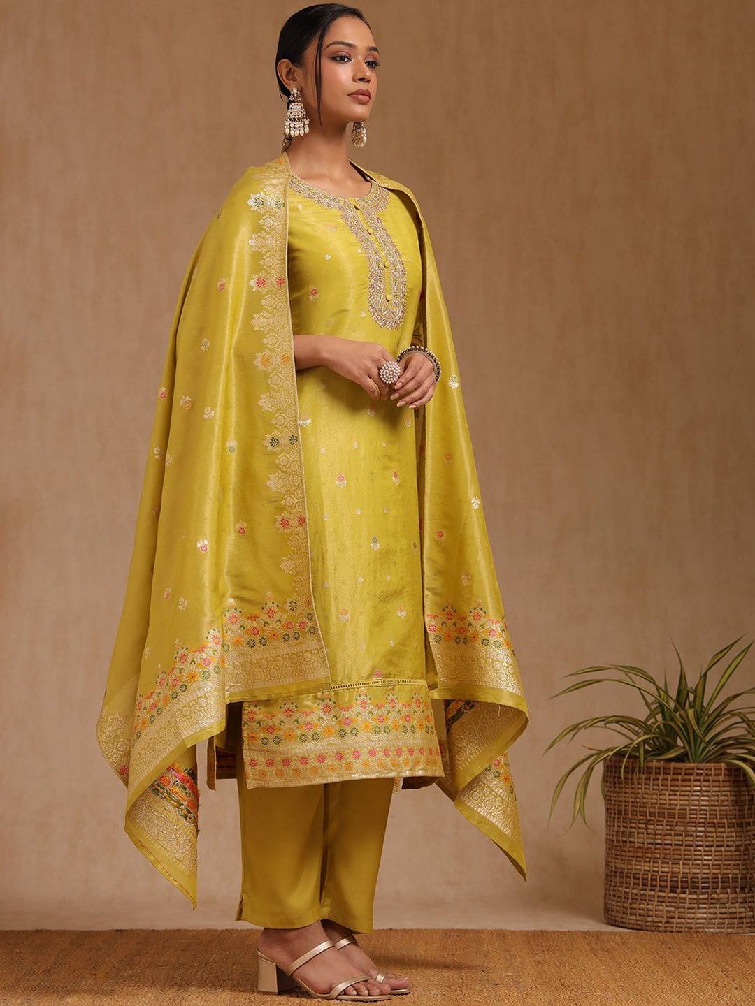 Dhiyona SO Women's Women Floral Embroidered Chanderi Cotton Kurta with Trousers & Dupatta Kurta Sets