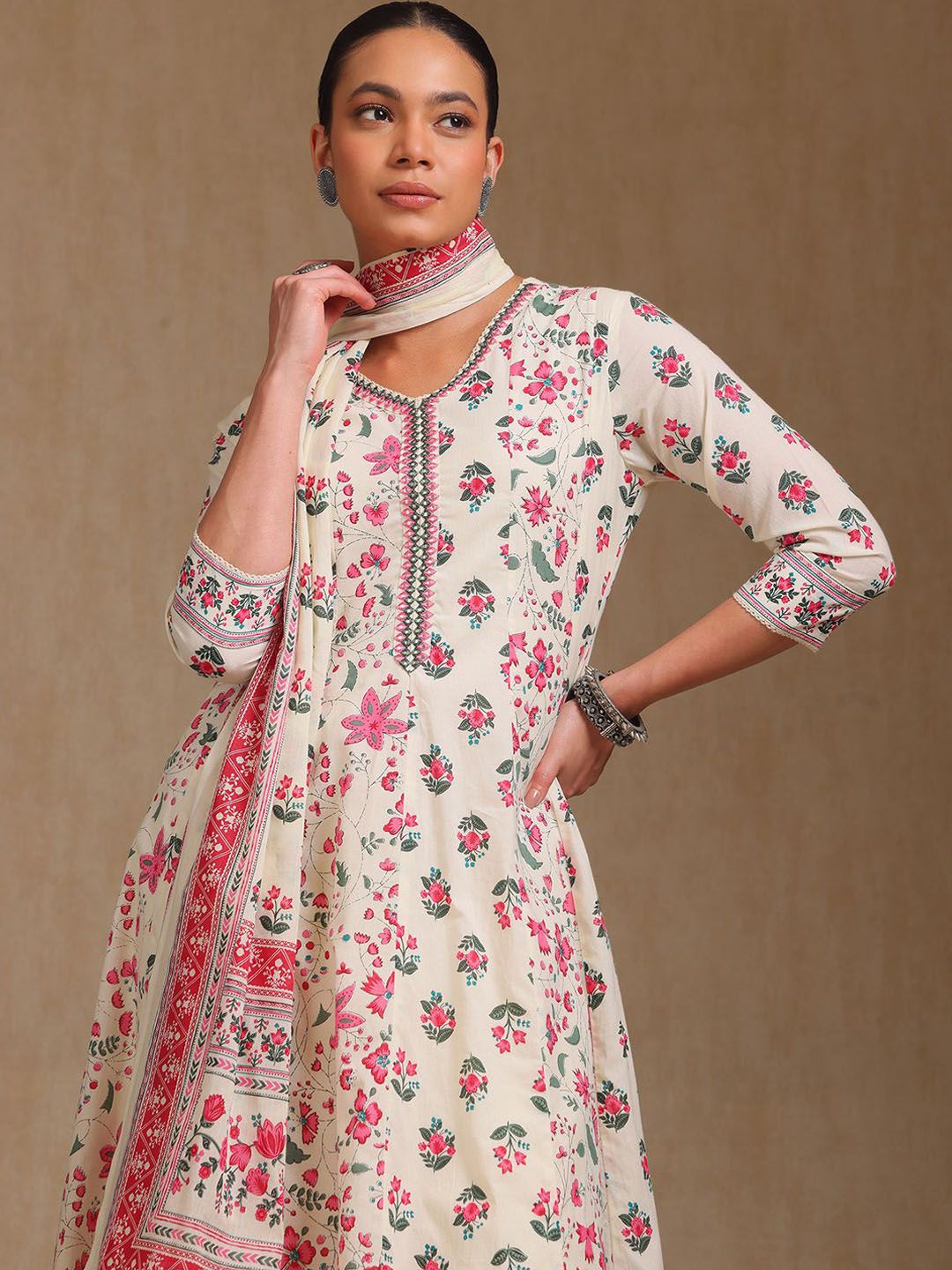 Dhiyona SO Women's Floral Printed V-Neck A-Line Kurta With Trousers And Dupatta