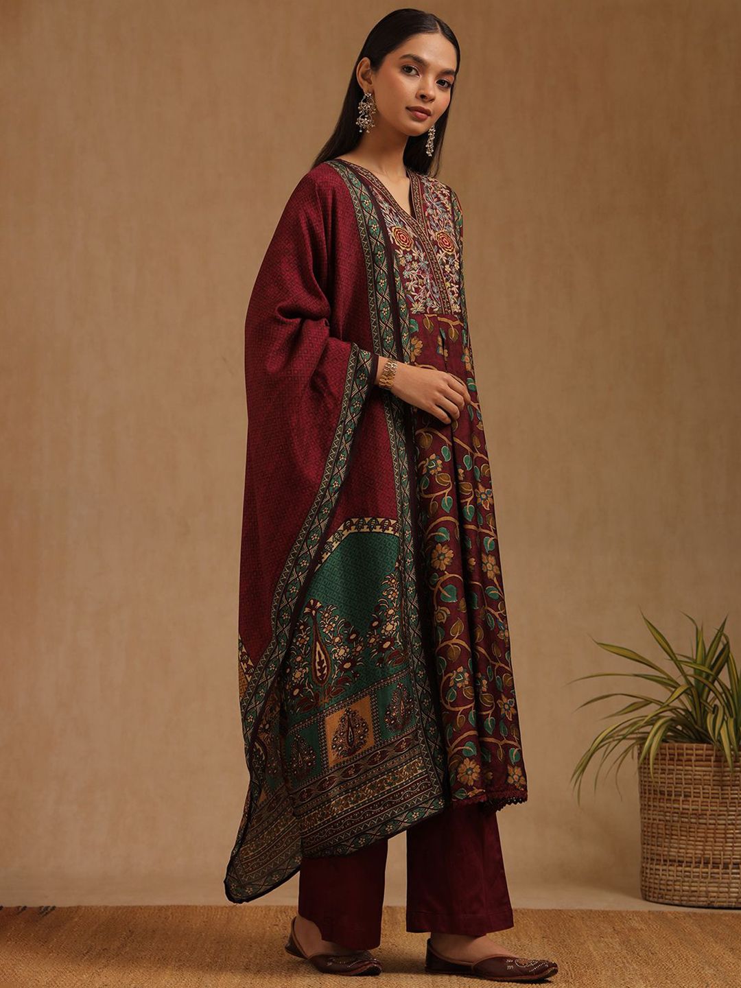 Dhiyona SO Women's Floral Printed V-Neck Thread Work Kurta With Palazzos & Dupatta