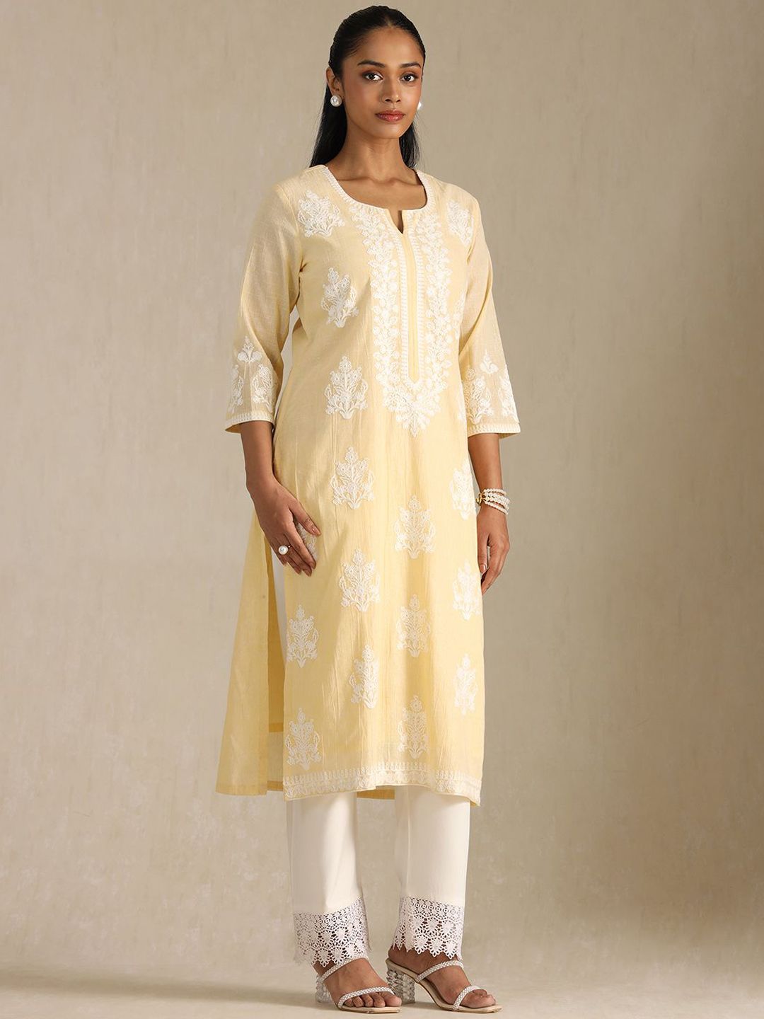 Dhiyona SO Women's Women Floral Embroidered Thread Work Kurta Set