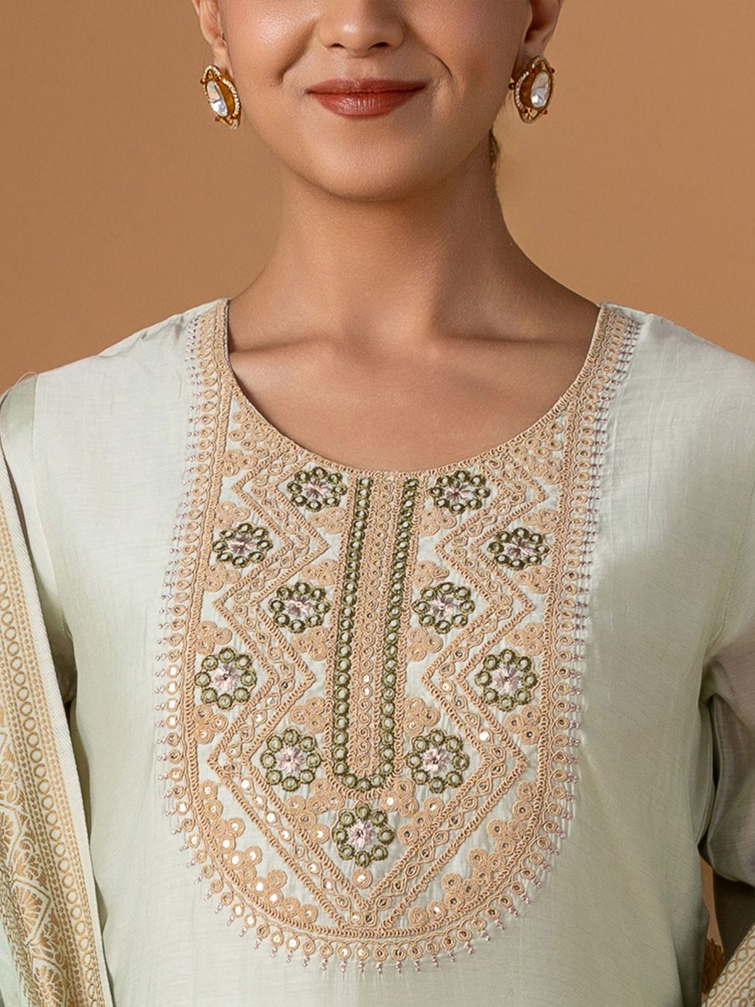Dhiyona WP Women Solid Embroidered Kurta with Trousers & Dupatta