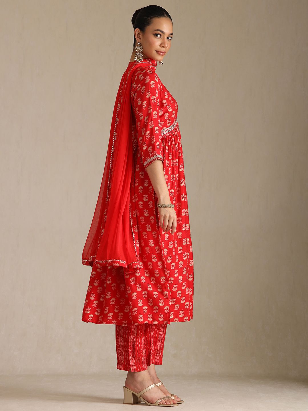 Dhiyona SO Women's Women Ethnic Motifs Printed V-Neck Empire Kurta with Trousers & Dupatta