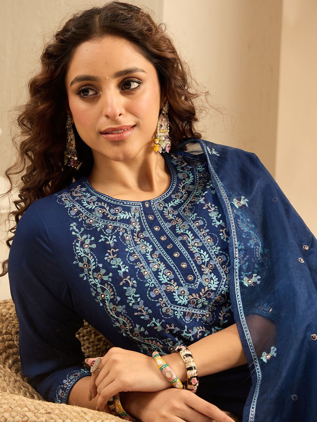 Dhiyona IE Women Floral Embroidered Regular Thread Work Kurta with Trousers & Dupatta