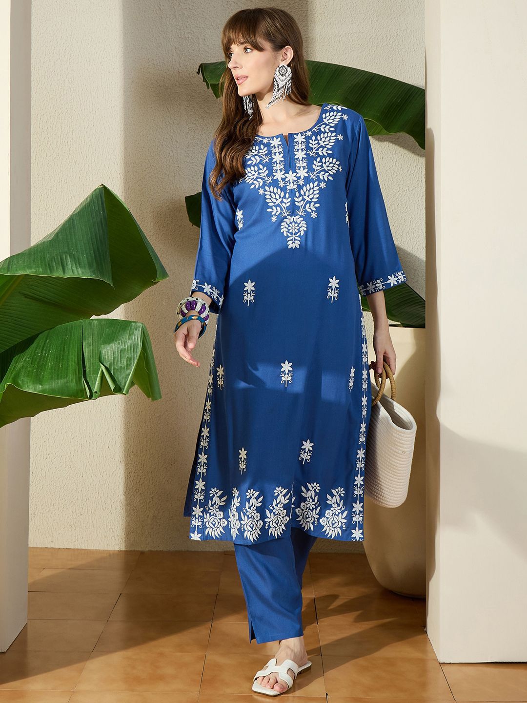 Dhiyona IE Embroidered Round Neck Tunic With Trousers