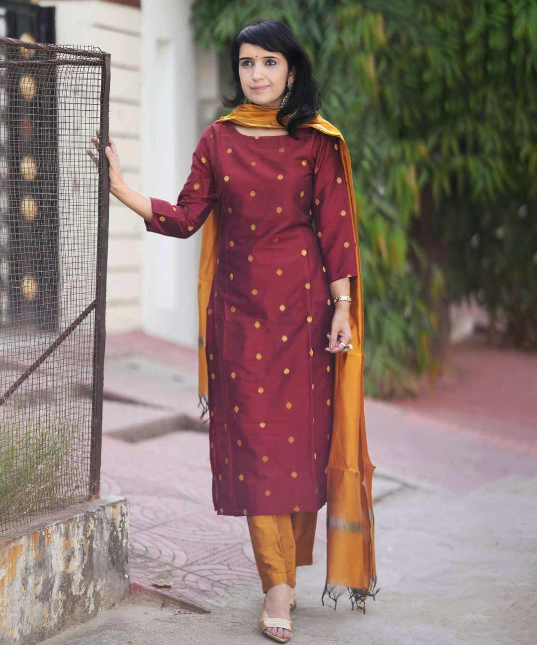 Dhiyona KL Women Printed Regular Kurta with Trousers & With Dupatta