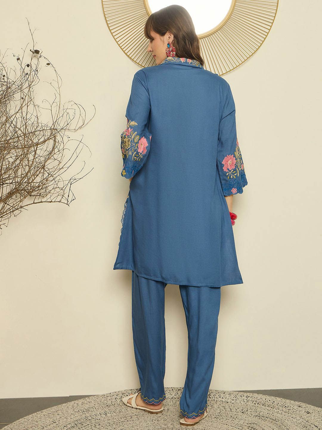 Women Floral Embroidered Thread Work Kurta with Trousers