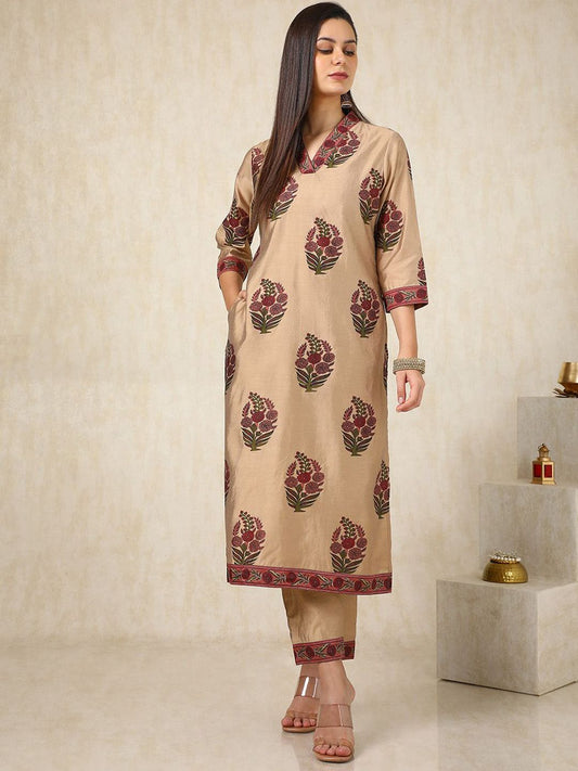 Dhiyona SO Women's Brown Floral Printed V-Neck Regular Kurta With Trousers