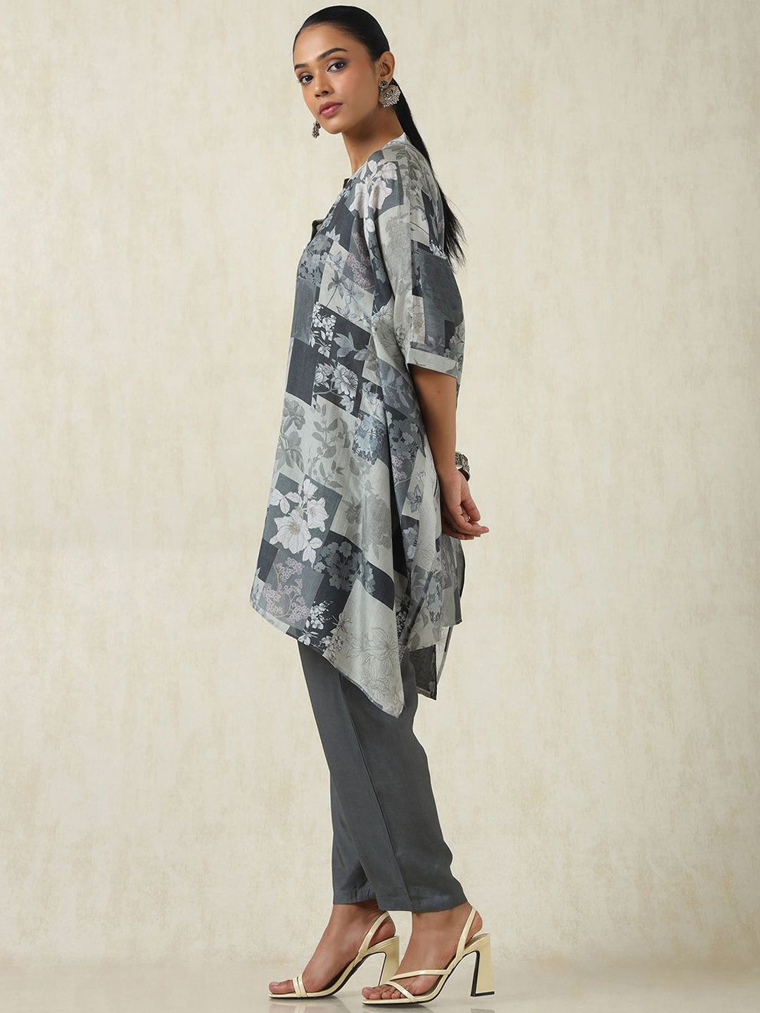 Dhiyona SO Women's Floral Printed Mandarin Collar Kaftan Kurta With Trousers