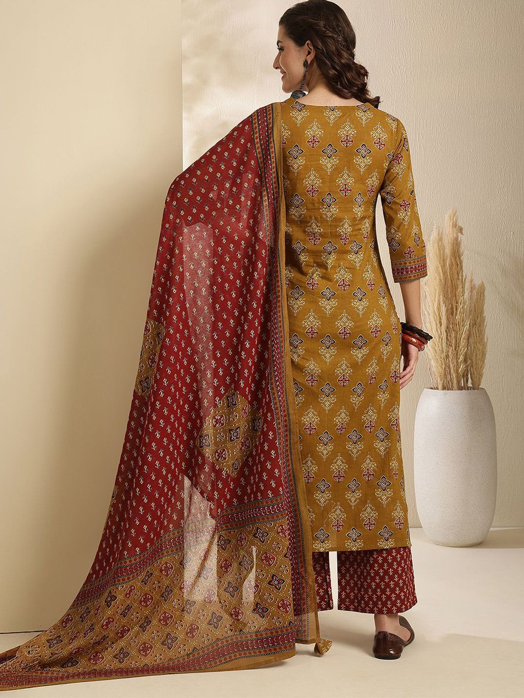 Dhiyona SN Women's Floral Printed Pure Cotton Straight Kurta & Trousers With Dupatta