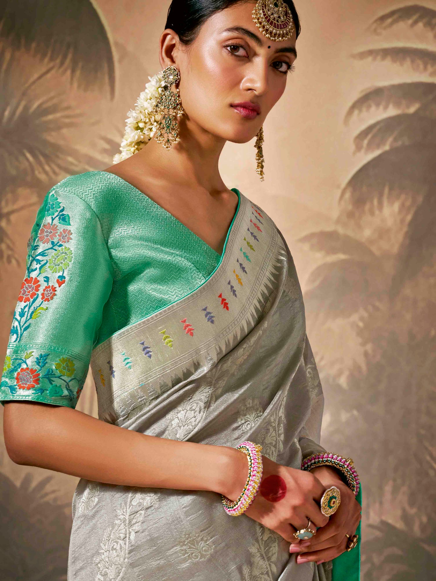 Dhiyona KM Women Elegant Grey Designer Saree