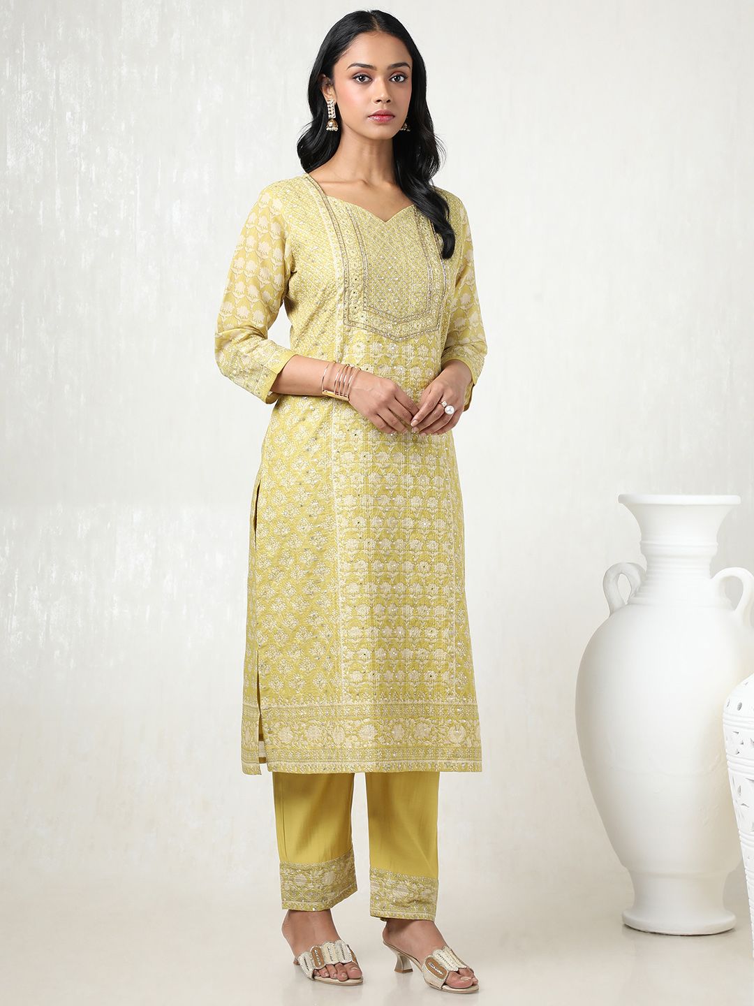 Dhiyona SO Women's Women Floral Embroidered Regular Beads and Stones Chanderi Cotton Kurta with Trousers
