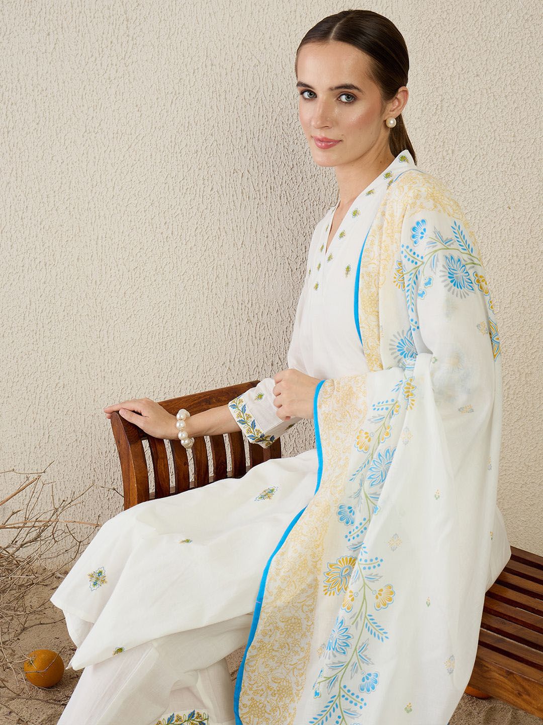 Women Floral Embroidered Thread Work Pure Cotton Kurta with Trousers & Dupatta