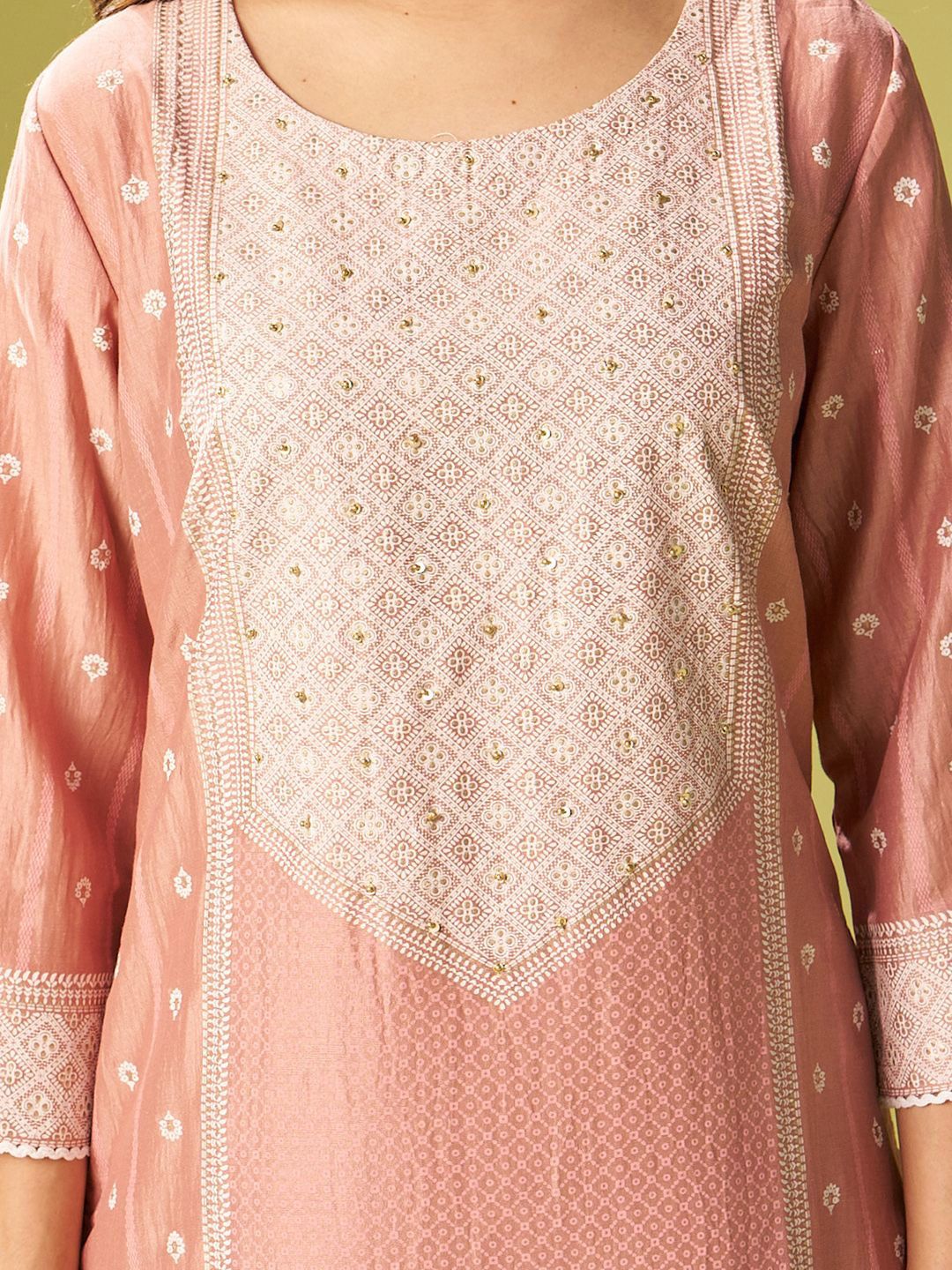 Dhiyona IE Women Ethnic Motifs Embroidered Thread Work Kurta with Trousers & Dupatta