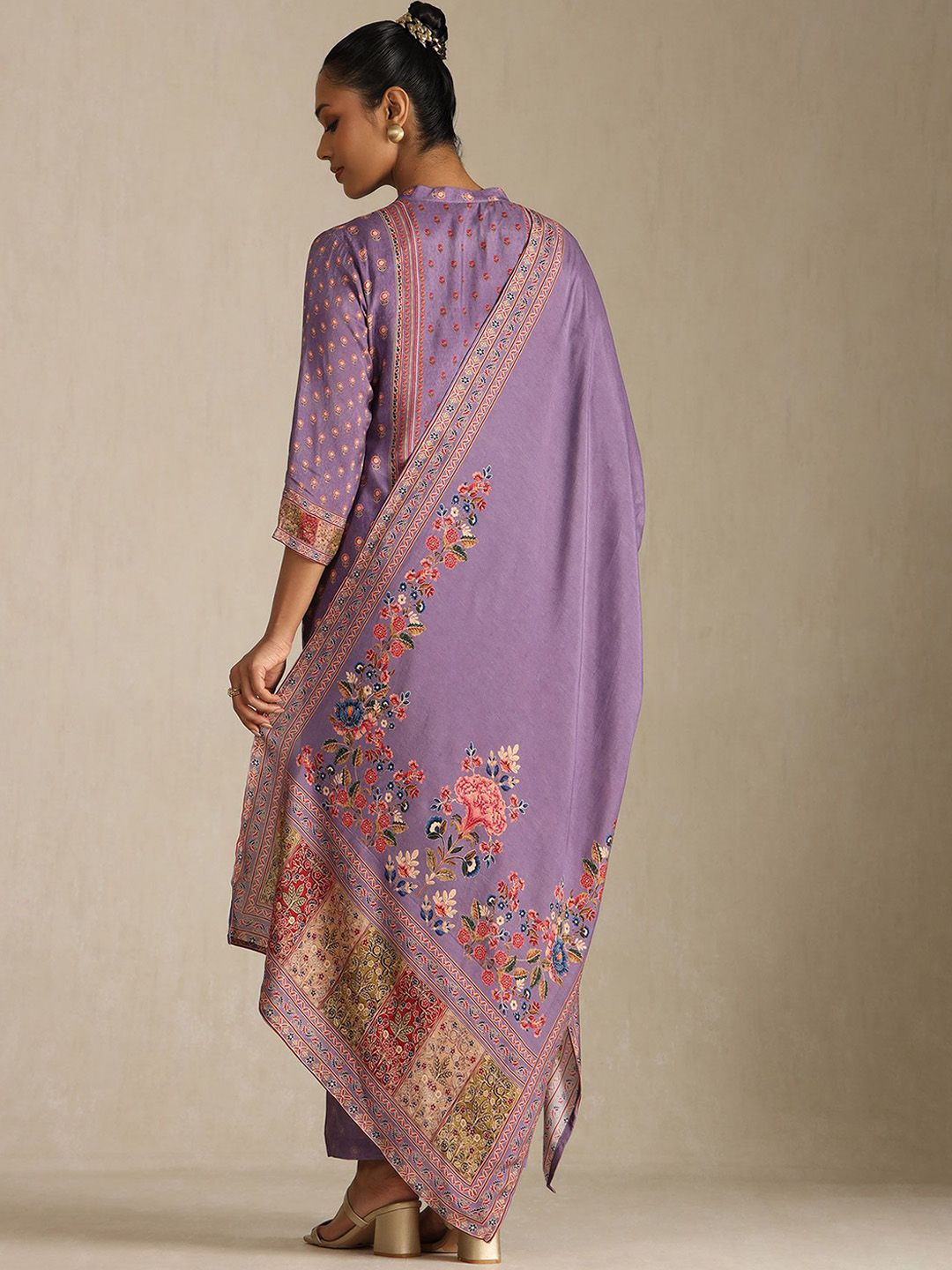 Dhiyona SO Women's Women Floral Printed Sequinned Kurta Set With Dupatta