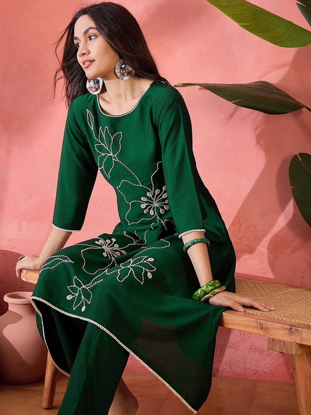 Dhiyona SN Women's Floral Embroidered Regular Beads and Stones Kurta with Trousers