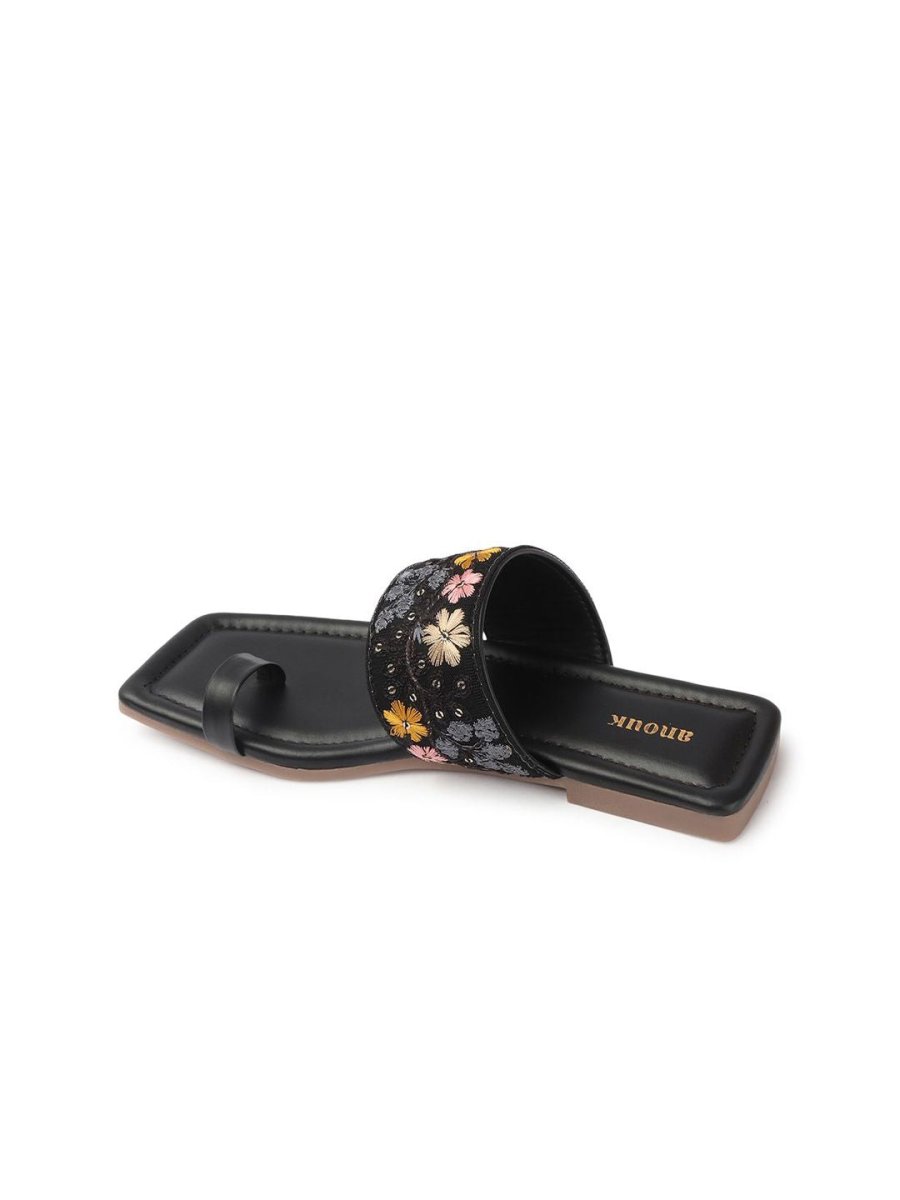 Dhiyona AK Women Embroidered One Toe Flats