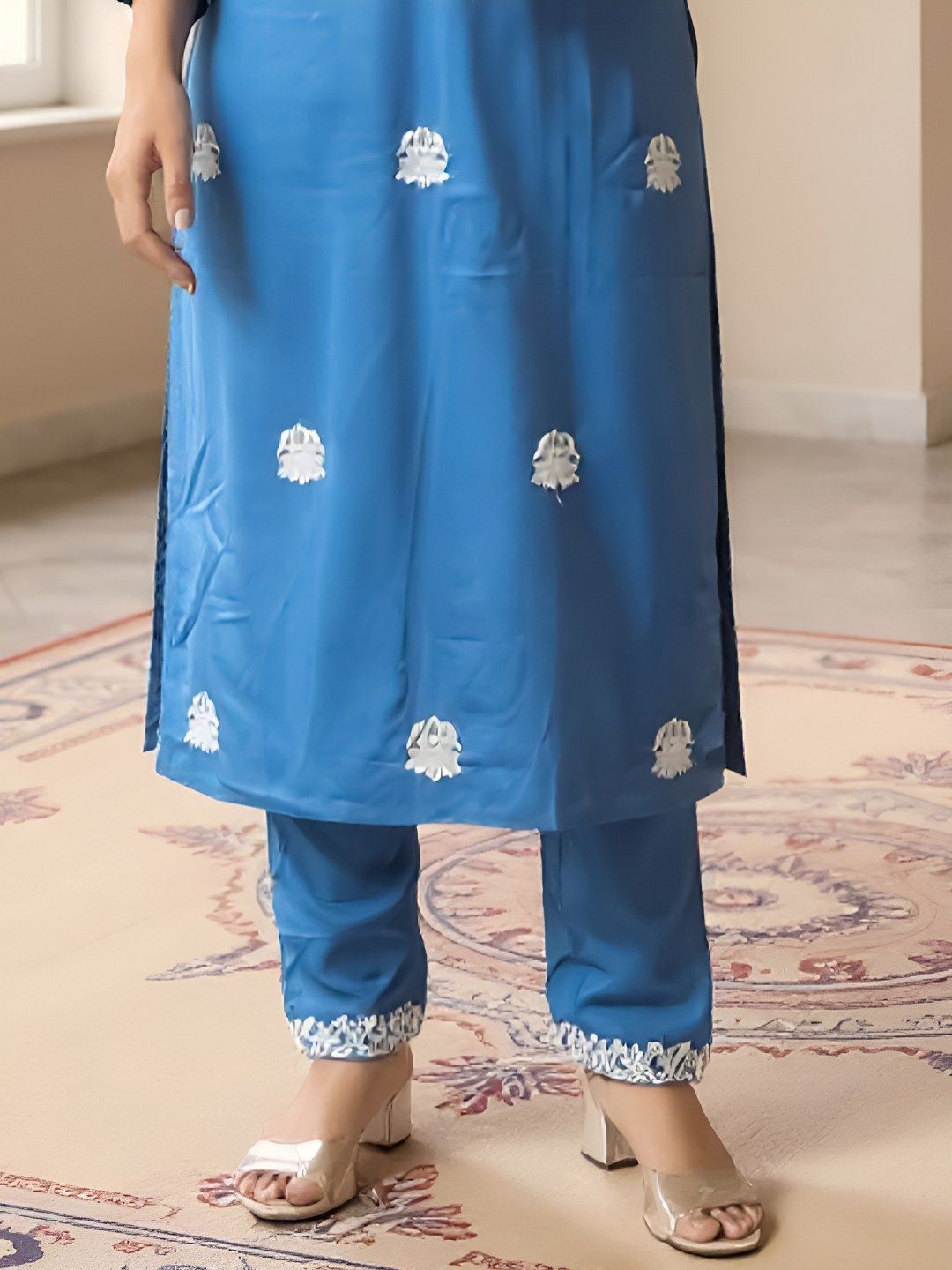 Women Ethnic Motifs Embroidered Thread Work Kurta With Trousers