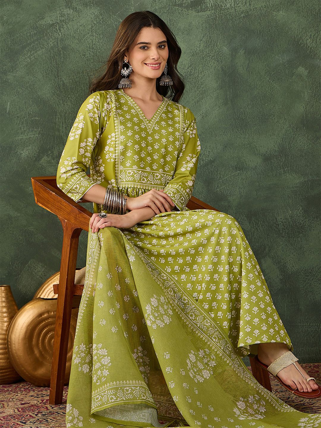 Dhiyona KL Women Ethnic Motifs Embroidered Regular Kurta with Trousers & With Dupatta