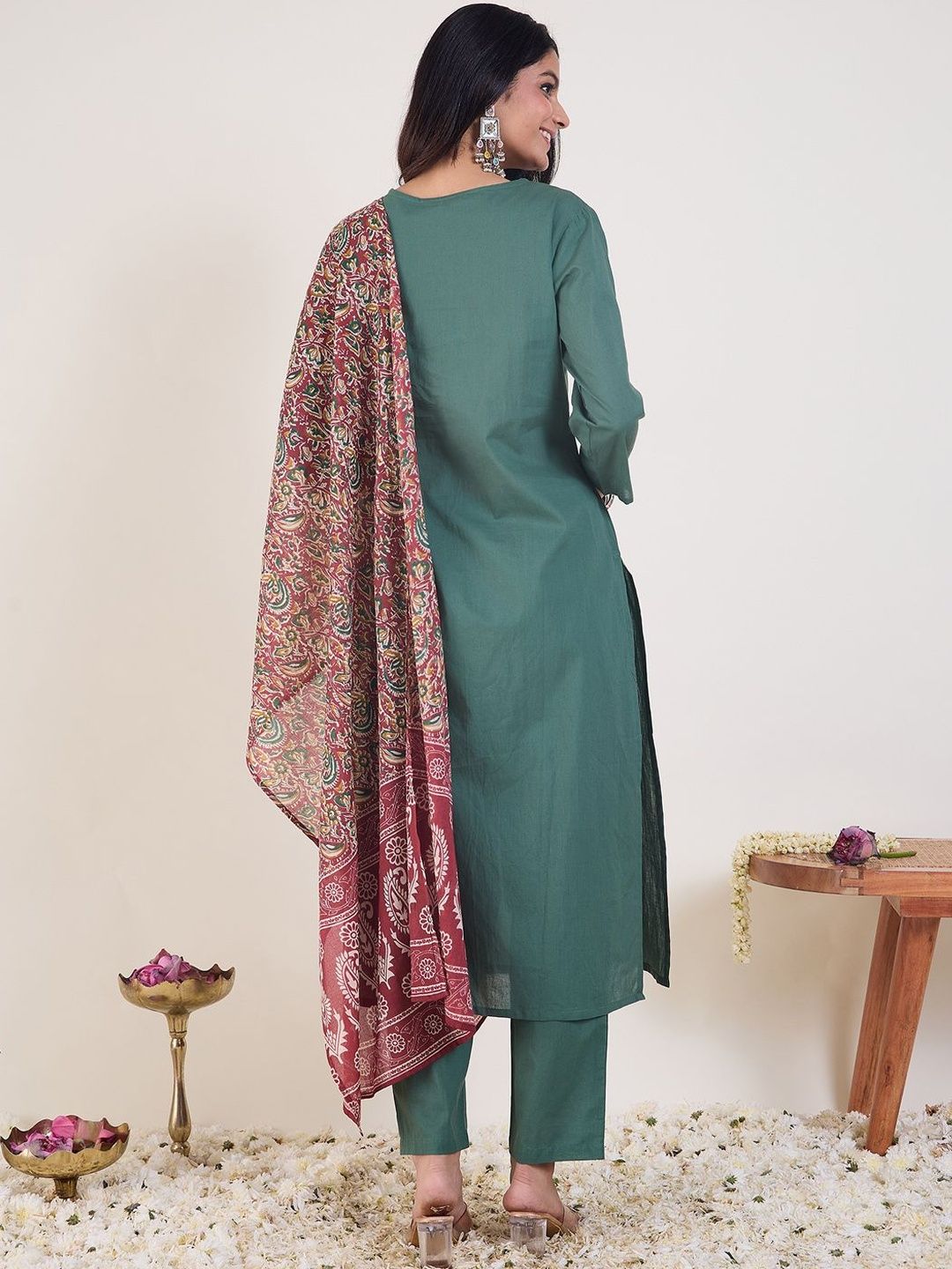 Ethnic Motifs Embroidered Thread Work Straight Kurta With Trouser & Dupatta
