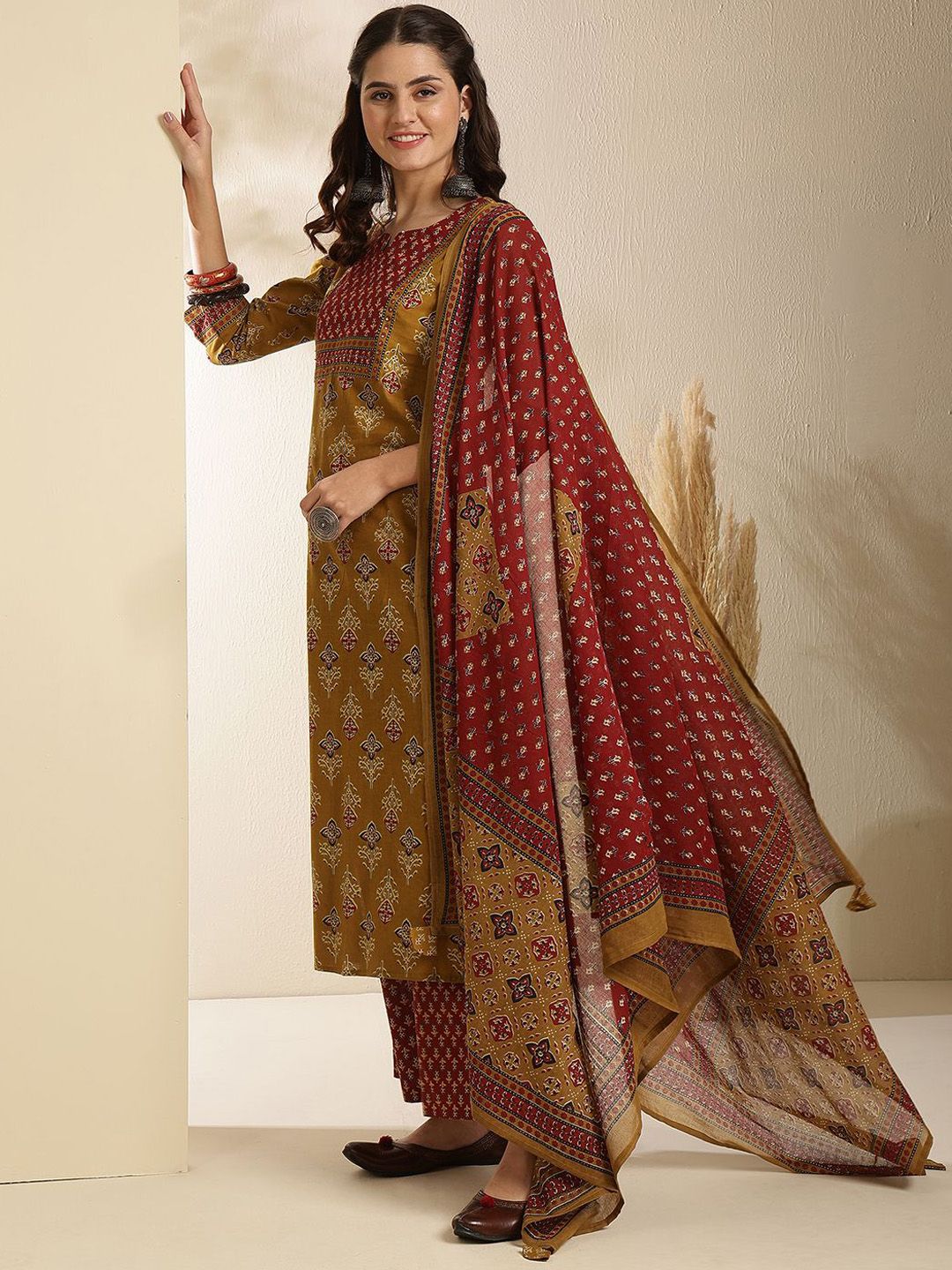 Dhiyona SN Women's Floral Printed Pure Cotton Straight Kurta & Trousers With Dupatta
