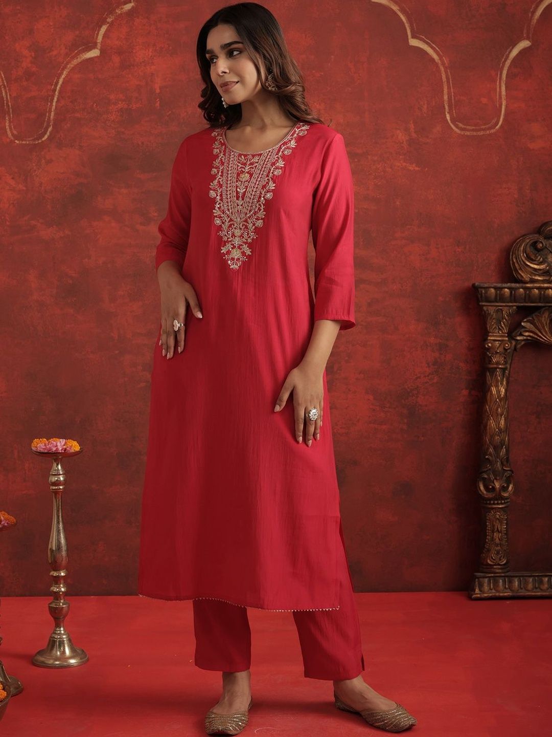 Floral Yoke Design Round Neck Thread Work Straight Kurta With Trousers & Dupatta