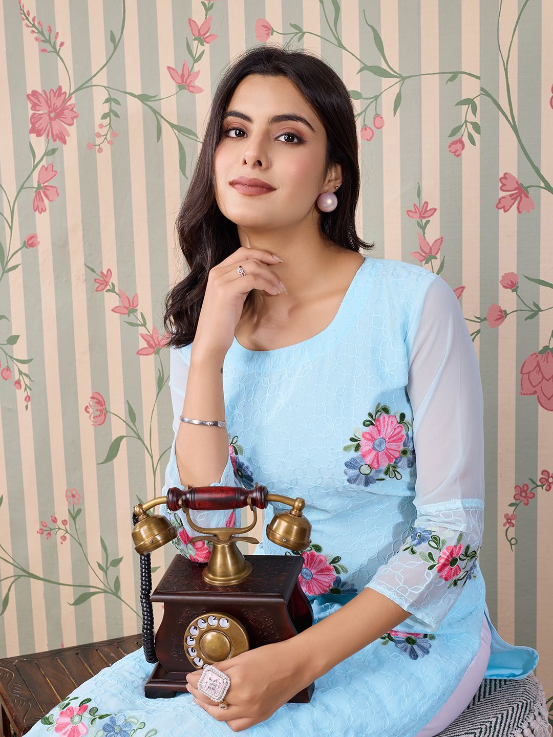 Dhiyona OD Floral Embroidered Thread Work Floral Georgette Straight Kurta