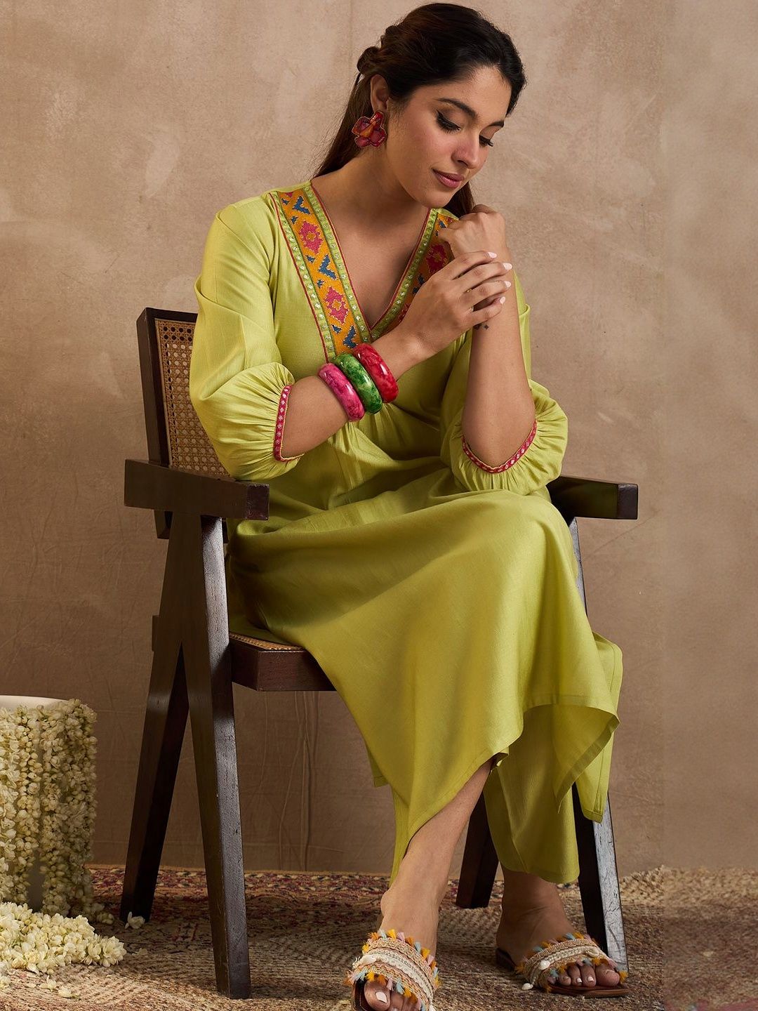 Women Ethnic Motifs Embroidered Thread Work Liva Kurta with Trousers