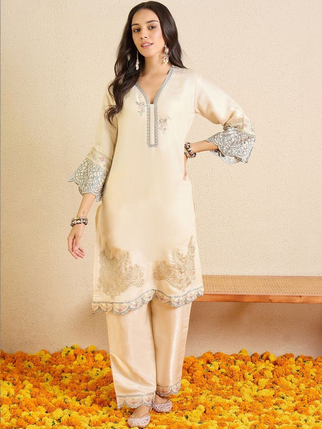 Women Ethnic Motifs Embroidered Regular Thread Work Kurta with Trousers