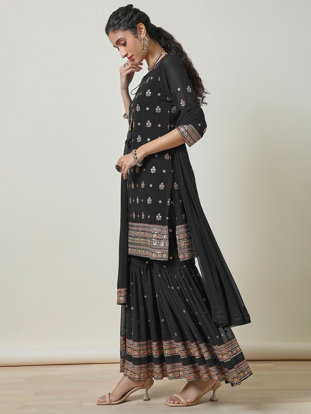 Dhiyona SO Women's Women Floral Regular Thread Work Kurta with Sharara & With Dupatta