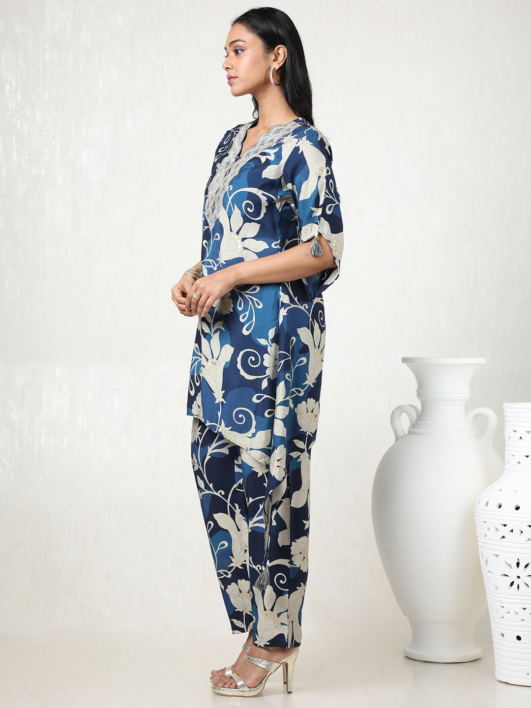 Dhiyona SO Women's Women Floral Regular Sequinned Kurta with Trousers
