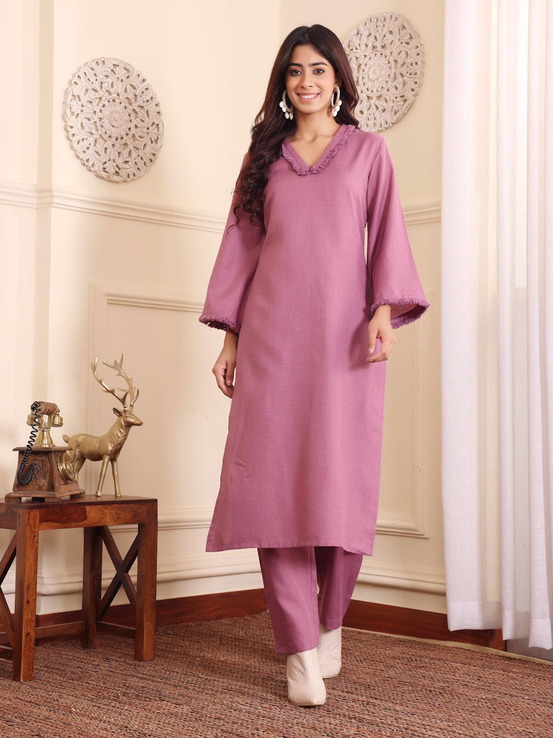 Dhiyona VR Women's Purple Fringed V Neck Kurta Set