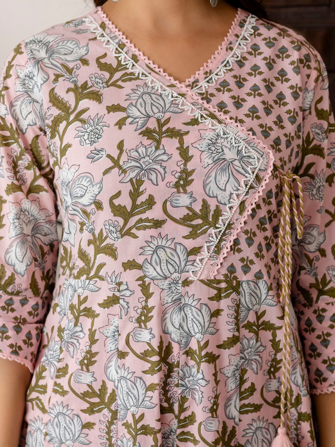 Dhiyona IE Women Floral Printed Regular Beads and Stones Pure Cotton Kurta with Trousers & With Dupatta