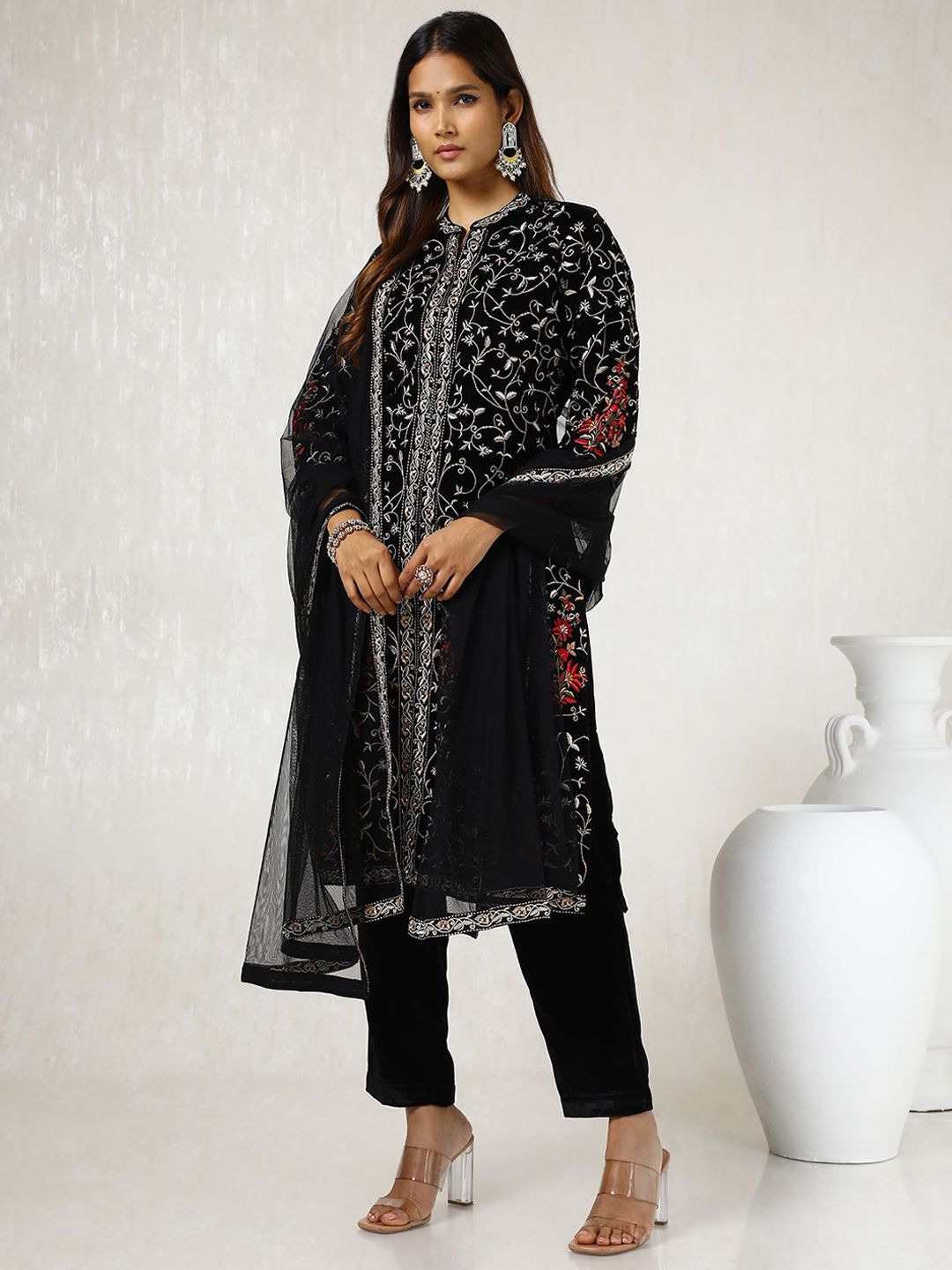 Dhiyona SO Women's Black Floral Embroidered Regular Velvet Straight Kurta With Trouser With Dupatta