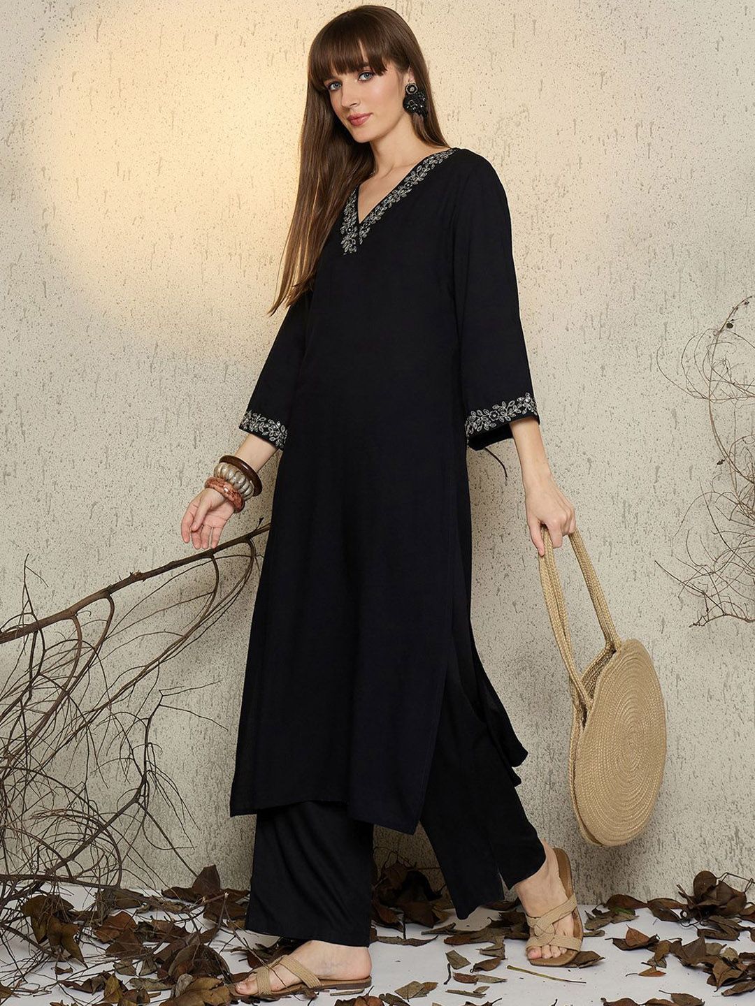 Dhiyona IE Women Embroidered V-Neck Top and Trousers Co-Ords