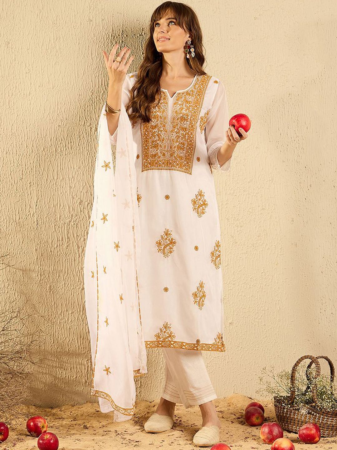 Dhiyona IE Women Floral Embroidered Regular Thread Work Kurta with Trousers & With Dupatta