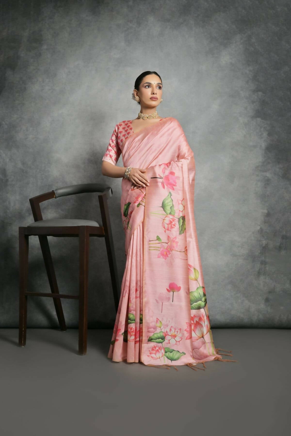 Women Yogita Lotus Peach Saree With Unstiched Blouse