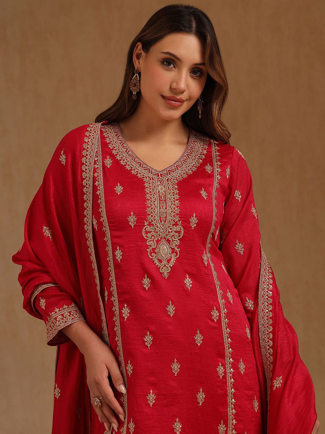 Dhiyona SO Women's Floral Embroidered V-Neck Zari Straight Kurta & Trousers With Dupatta