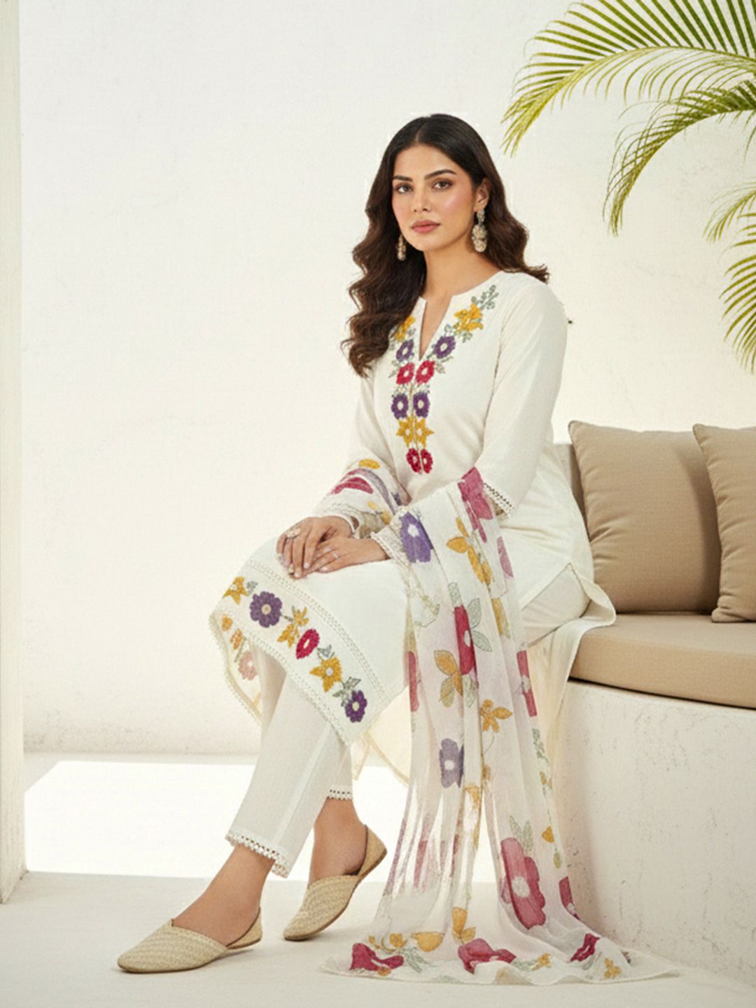 Dhiyona CH Women Floral Embroidered Regular Thread Work Kurta with Trousers & With Dupatta
