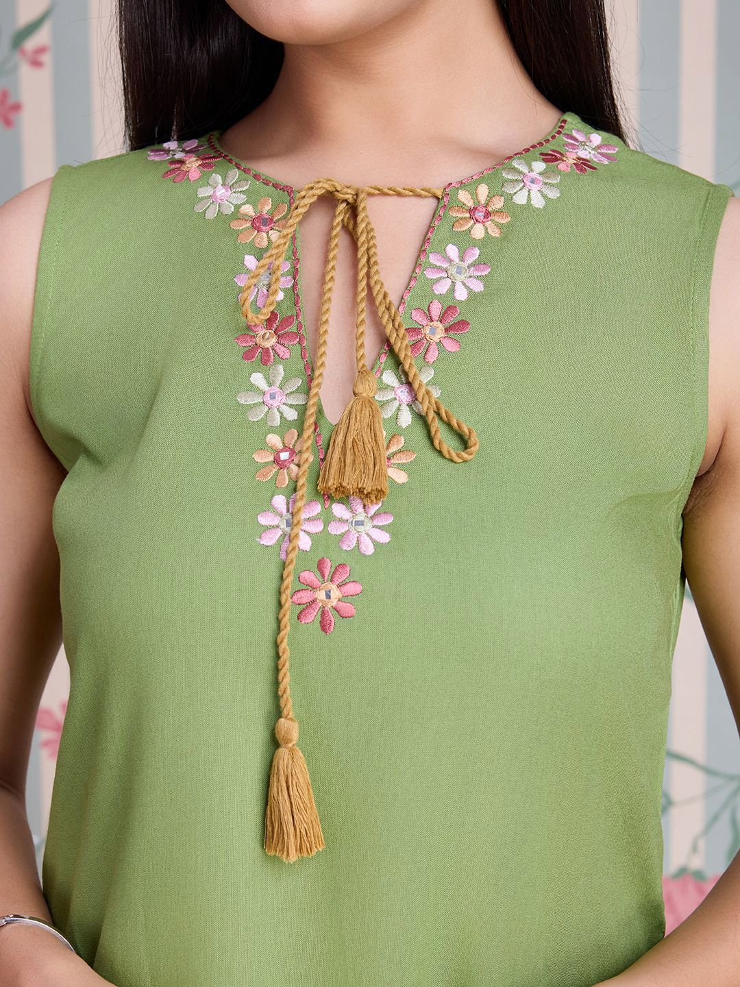 Dhiyona OD Embroidered Thread Work Straight Kurta with Palazzos