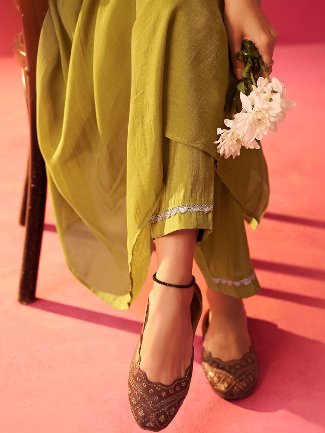 Dhiyona IE Yoke Design Embroidered V-Neck Tunic With Trousers