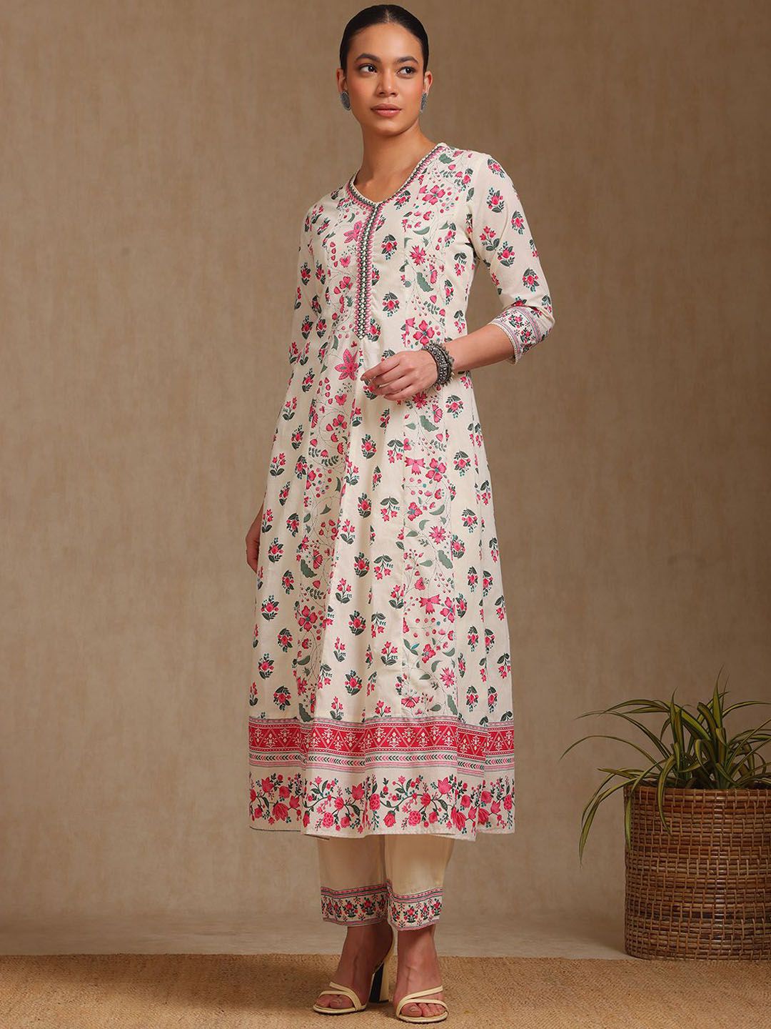 Dhiyona SO Women's Floral Printed V-Neck A-Line Kurta With Trousers And Dupatta